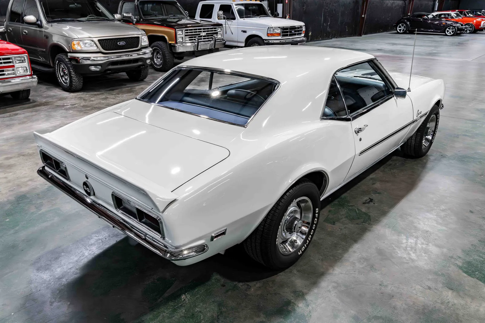 1968-Chevrolet-Camaro-White-306510-37.jpg
